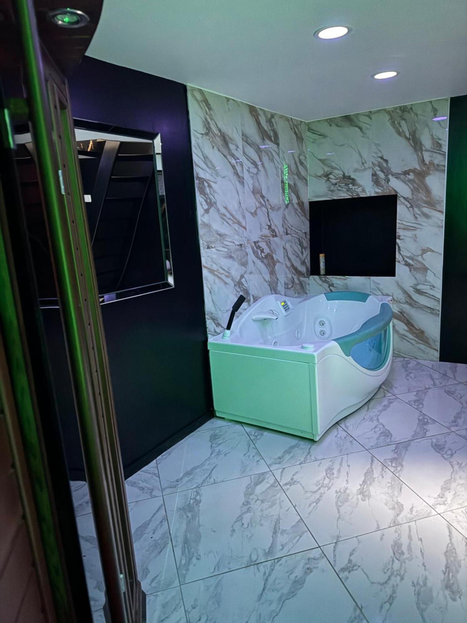Maison Appartement Triplex Avec Jacuzzi Et Sauna Saint-Etienne  Exterior foto